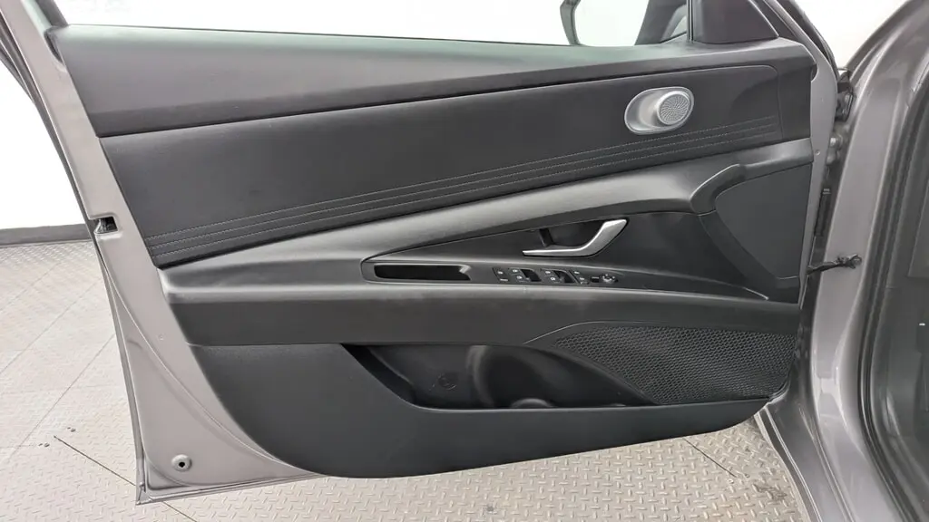 2024 HYUNDAI ELANTRA SEL photo 12