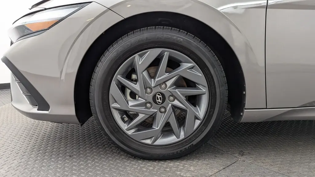 2024 HYUNDAI ELANTRA SEL photo 29