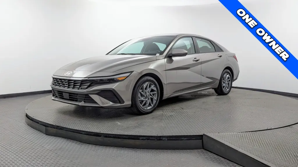 2024 HYUNDAI ELANTRA SEL photo 1
