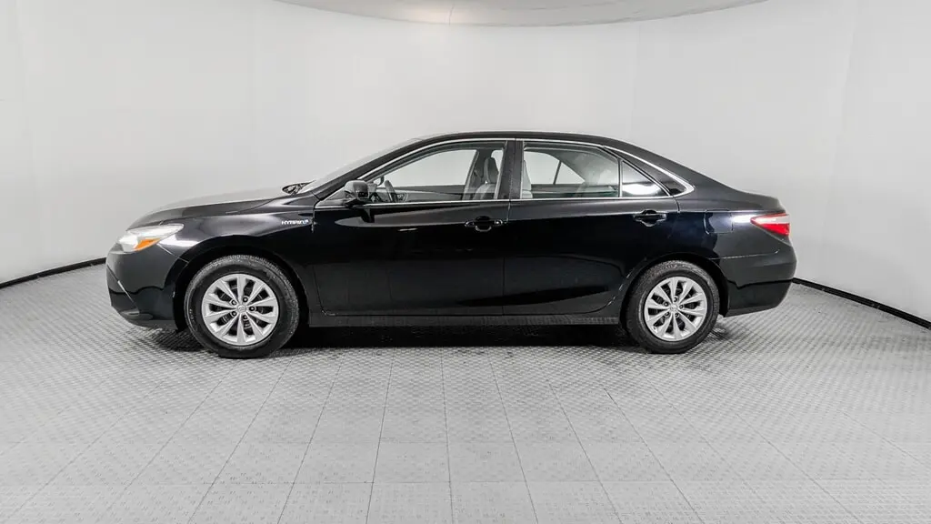 2015 TOYOTA CAMRY HYBRID LE photo 2