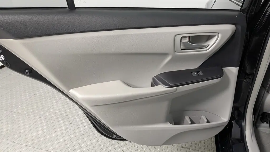 2015 TOYOTA CAMRY HYBRID LE photo 15