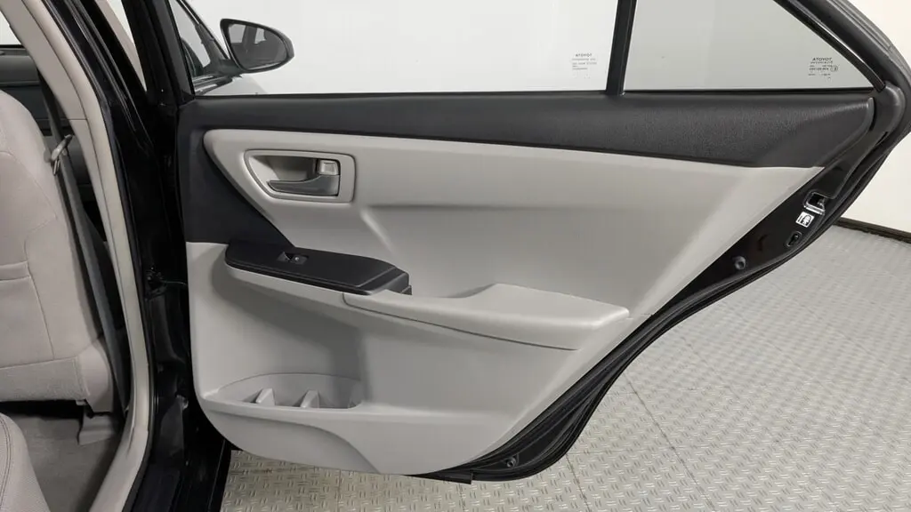 2015 TOYOTA CAMRY HYBRID LE photo 18