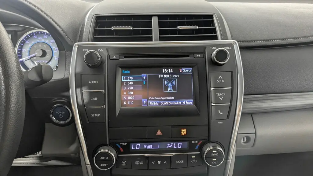 2015 TOYOTA CAMRY HYBRID LE photo 28