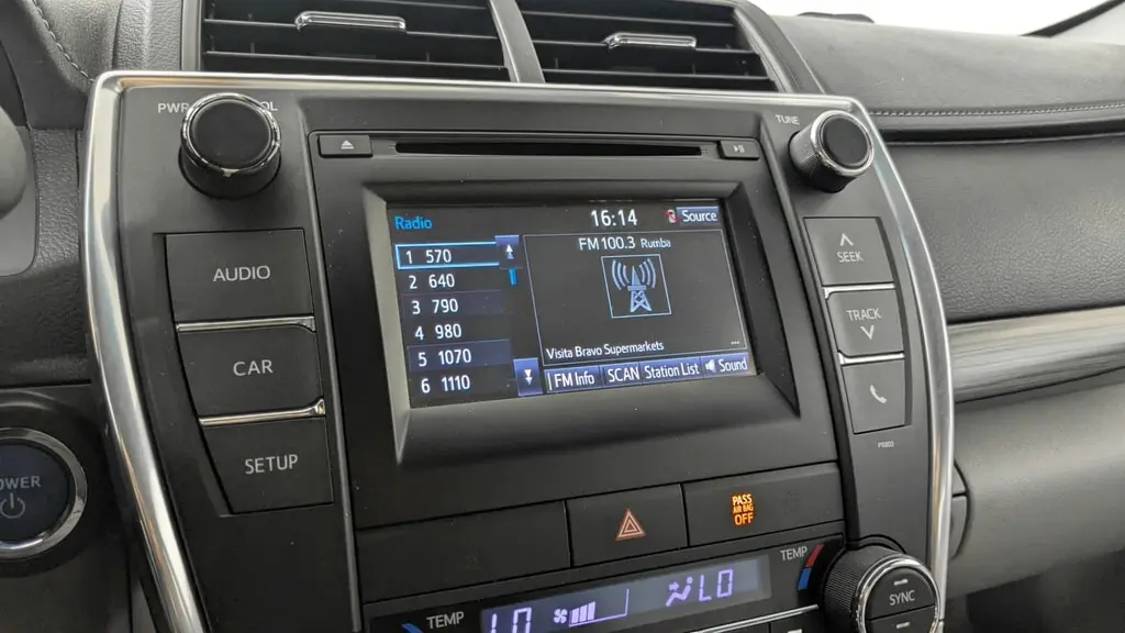 2015 TOYOTA CAMRY HYBRID LE photo 29
