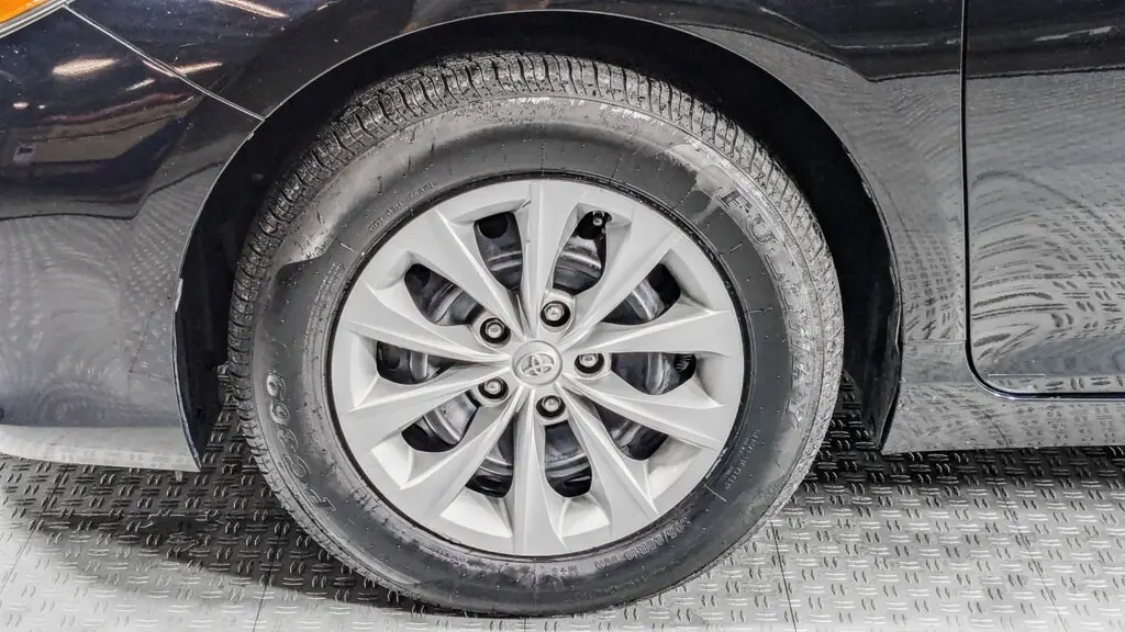 2015 TOYOTA CAMRY HYBRID LE photo 32