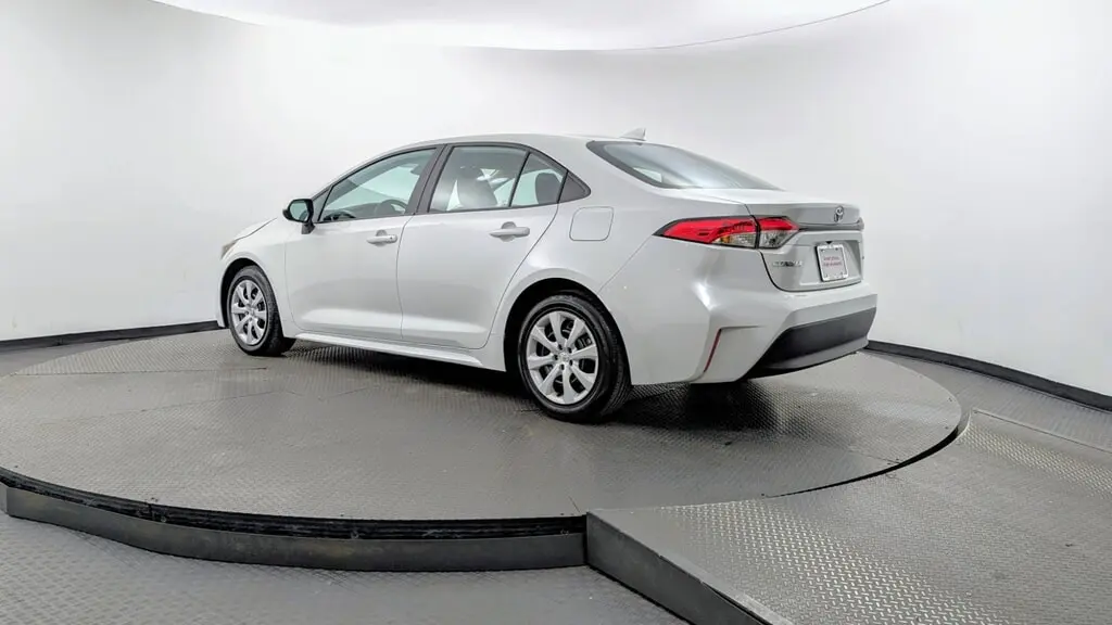 2025 TOYOTA COROLLA LE photo 5