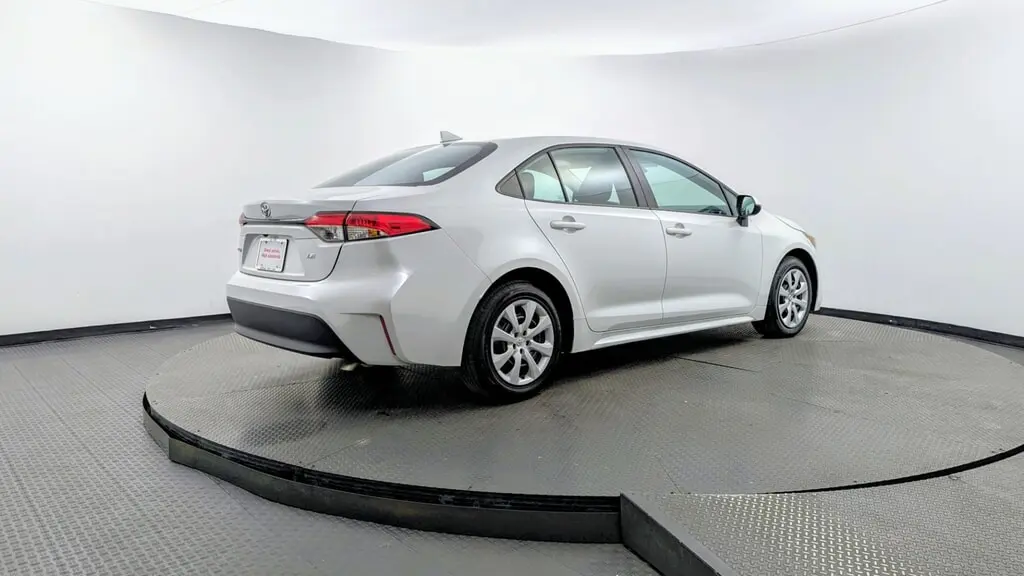 2025 TOYOTA COROLLA LE photo 7