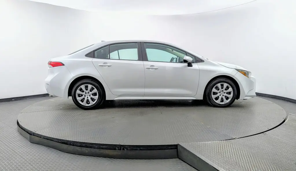 2025 TOYOTA COROLLA LE photo 8