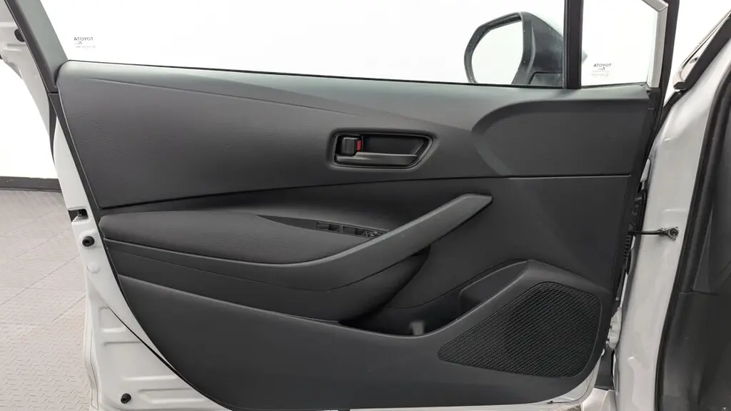 2025 TOYOTA COROLLA LE photo 12