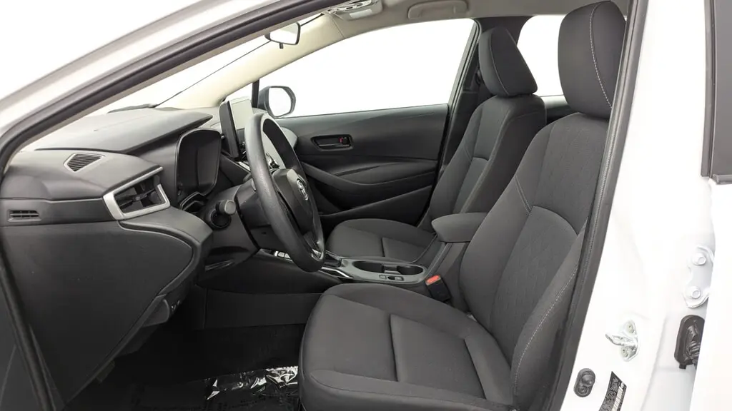 2025 TOYOTA COROLLA LE photo 13