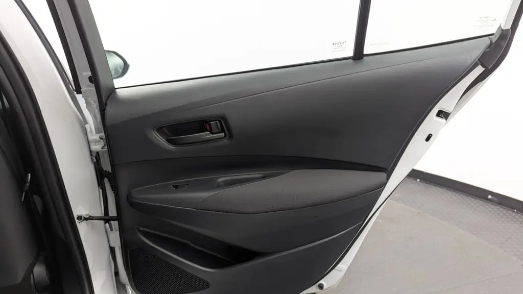 2025 TOYOTA COROLLA LE photo 20