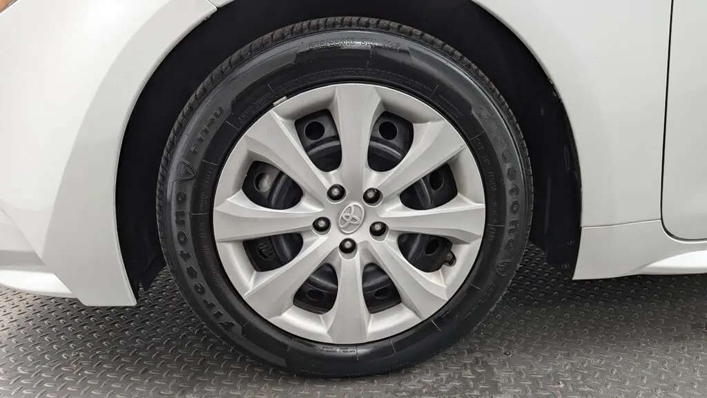 2025 TOYOTA COROLLA LE photo 29
