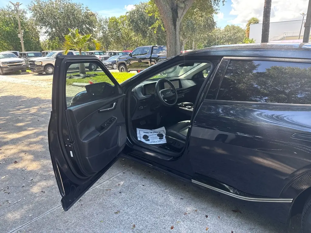 2024 KIA EV6 WIND photo 9