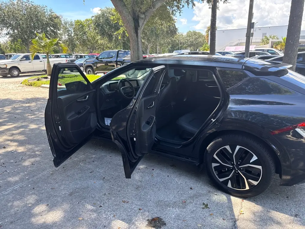 2024 KIA EV6 WIND photo 10