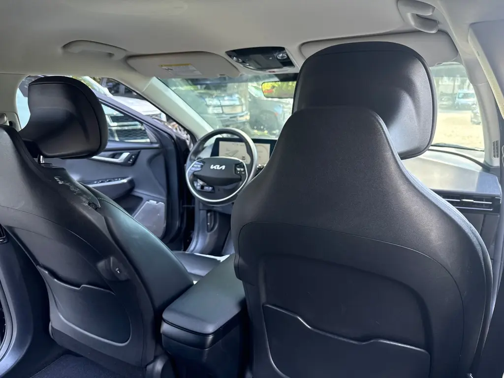 2024 KIA EV6 WIND photo 13