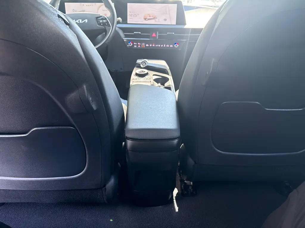 2024 KIA EV6 WIND photo 21