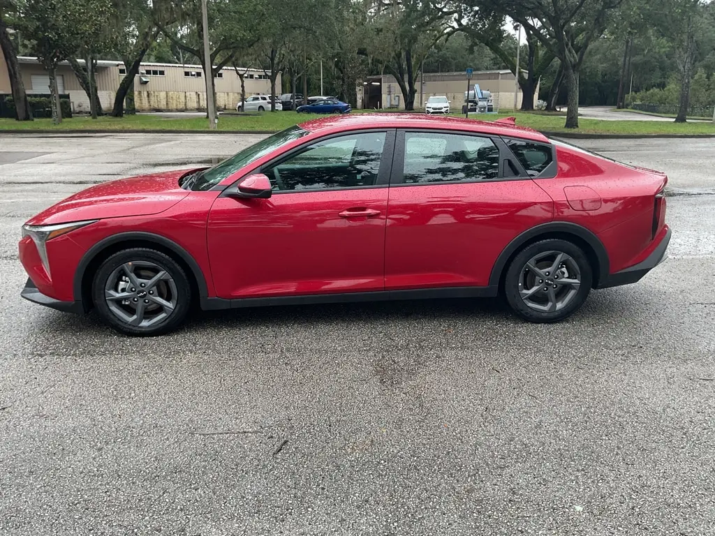 2026 KIA K4 LXS photo 2