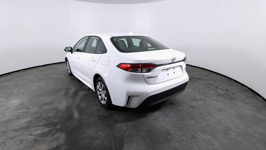 2024 TOYOTA COROLLA LE photo 3