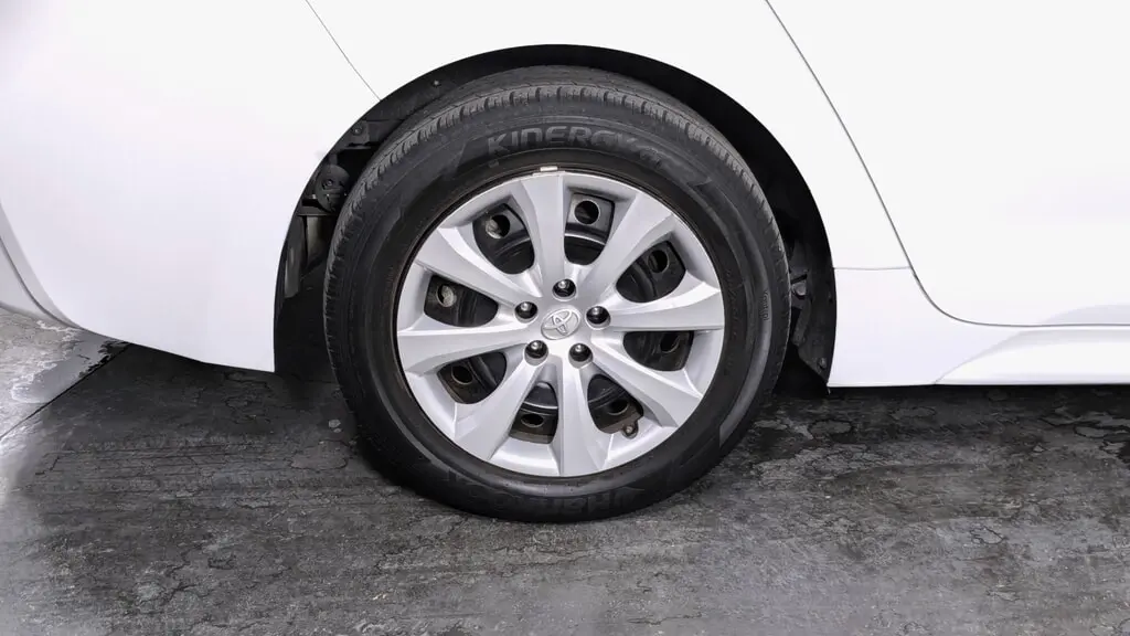 2024 TOYOTA COROLLA LE photo 24