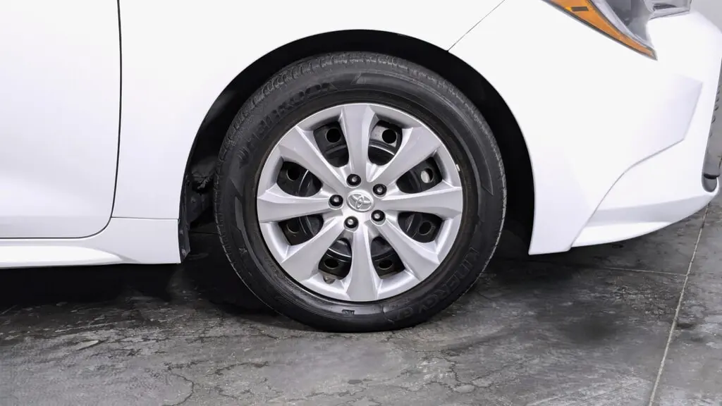 2024 TOYOTA COROLLA LE photo 25