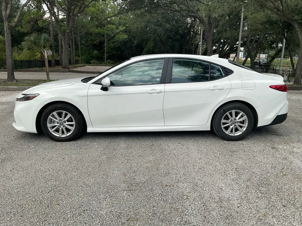 2025 TOYOTA CAMRY LE photo 2