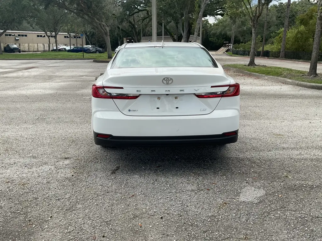 2025 TOYOTA CAMRY LE photo 4