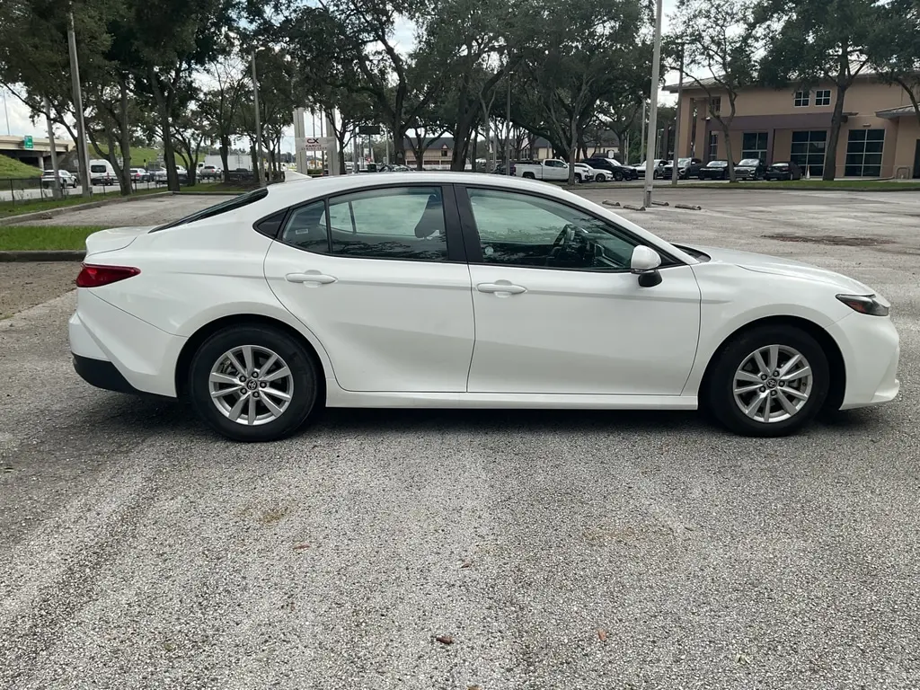 2025 TOYOTA CAMRY LE photo 6