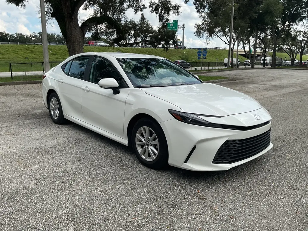 2025 TOYOTA CAMRY LE photo 7