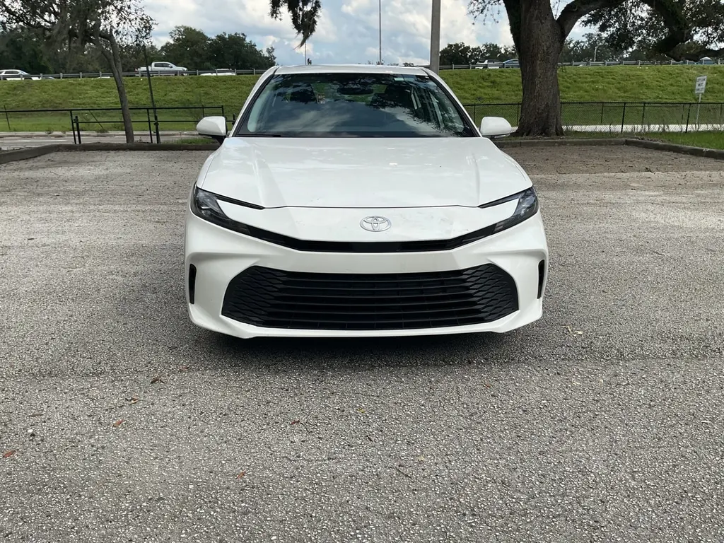 2025 TOYOTA CAMRY LE photo 8