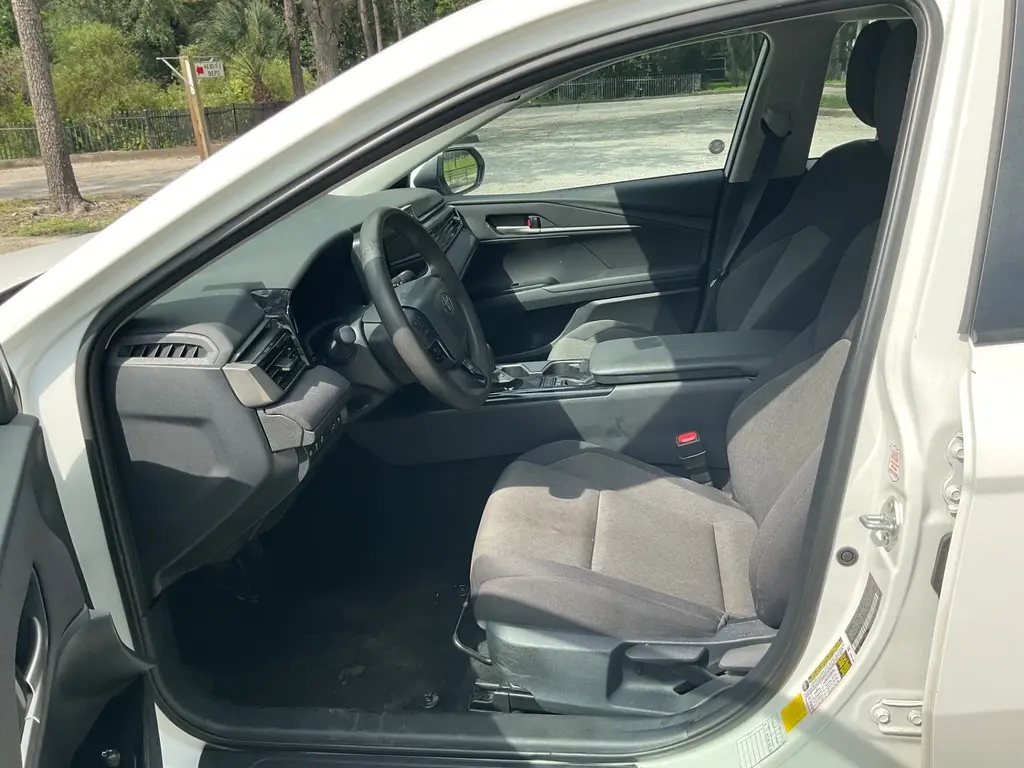 2025 TOYOTA CAMRY LE photo 10