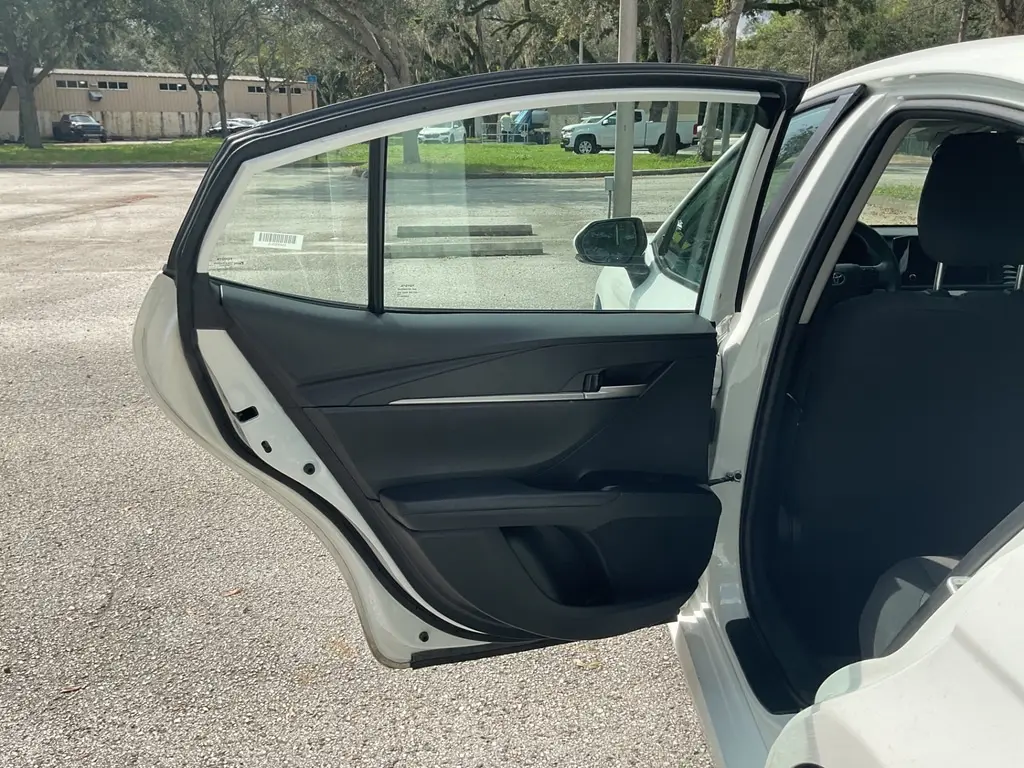 2025 TOYOTA CAMRY LE photo 11