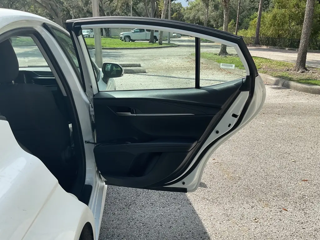 2025 TOYOTA CAMRY LE photo 14