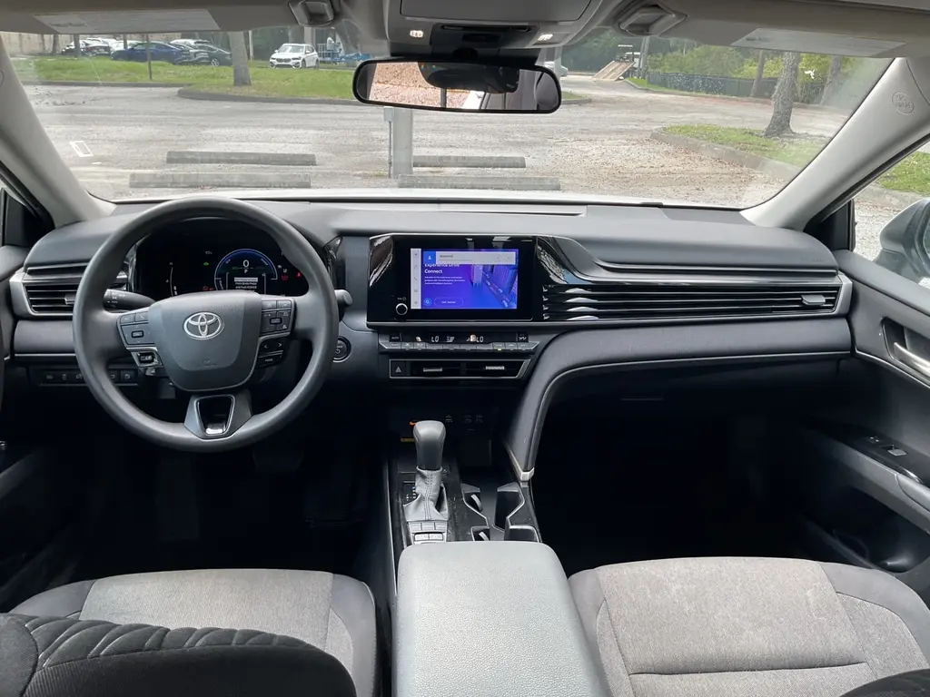 2025 TOYOTA CAMRY LE photo 18