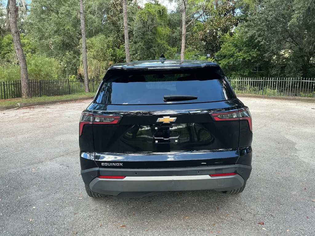 2025 CHEVROLET EQUINOX FWD LT photo 4