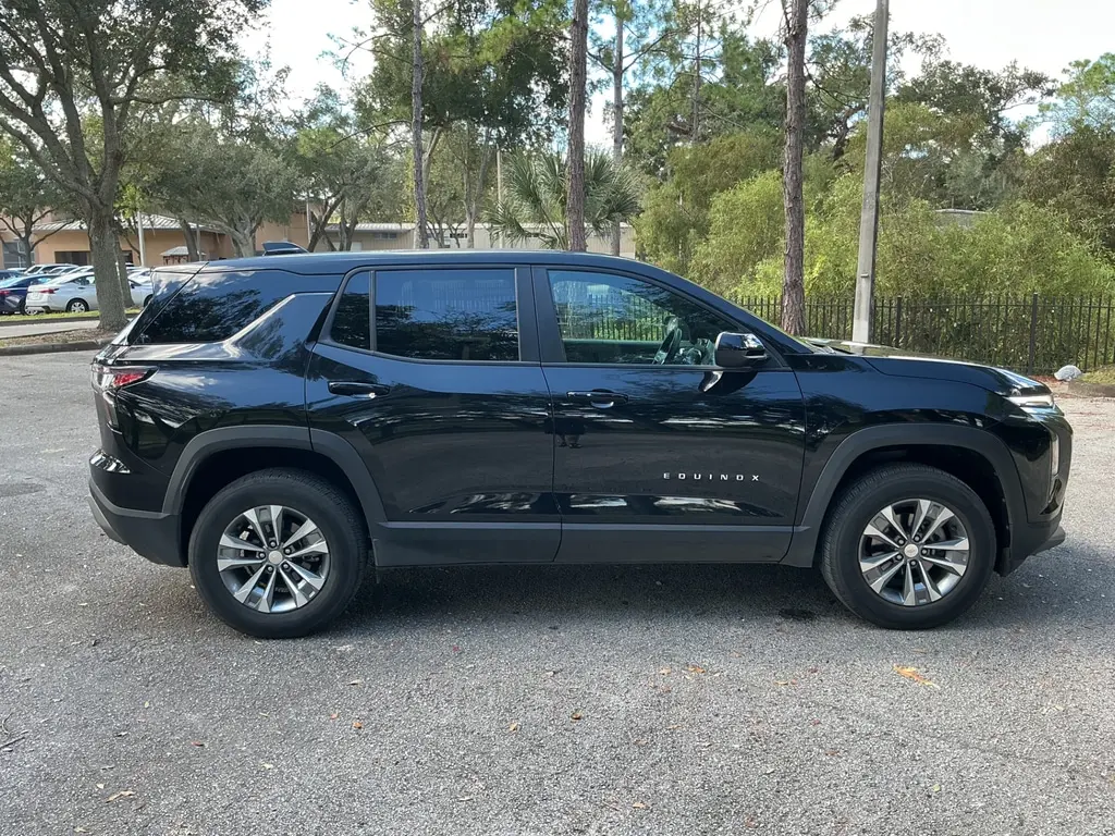 2025 CHEVROLET EQUINOX FWD LT photo 6