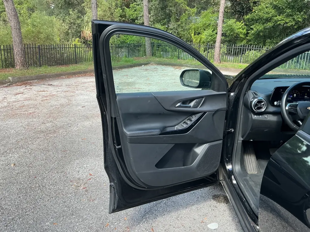 2025 CHEVROLET EQUINOX FWD LT photo 9