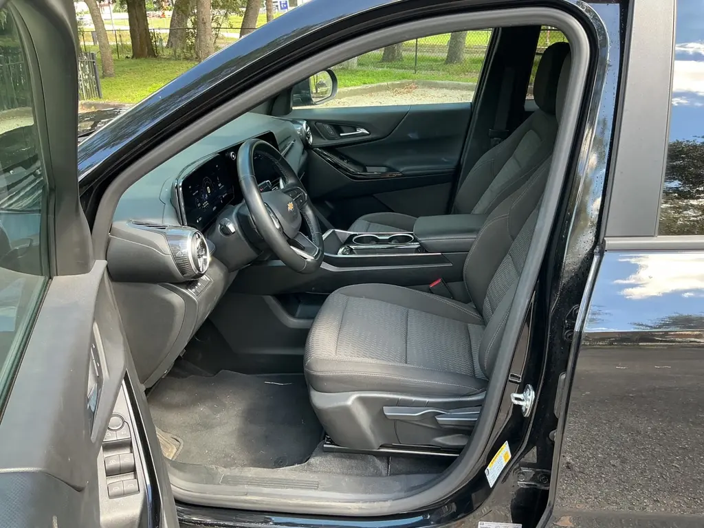 2025 CHEVROLET EQUINOX FWD LT photo 10