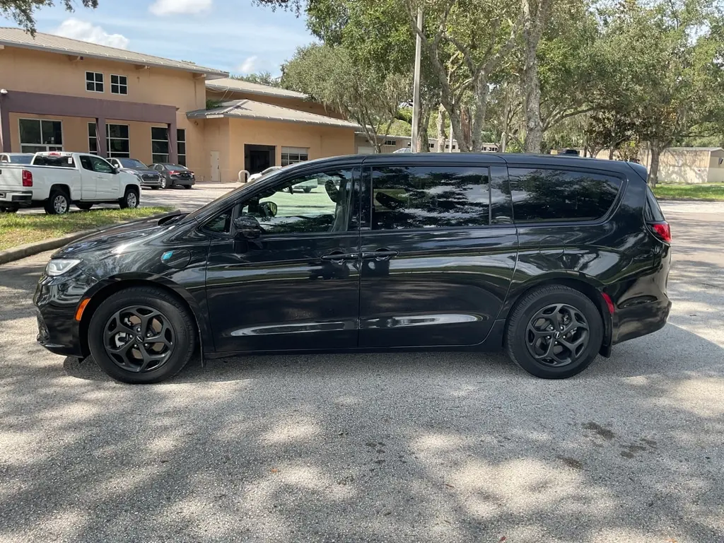 2023 CHRYSLER PACIFICA HYBRID LIMITED photo 2