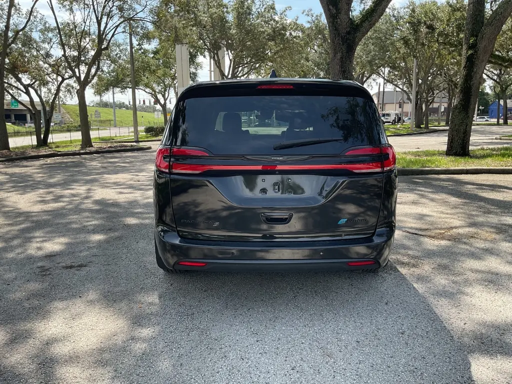 2023 CHRYSLER PACIFICA HYBRID LIMITED photo 4