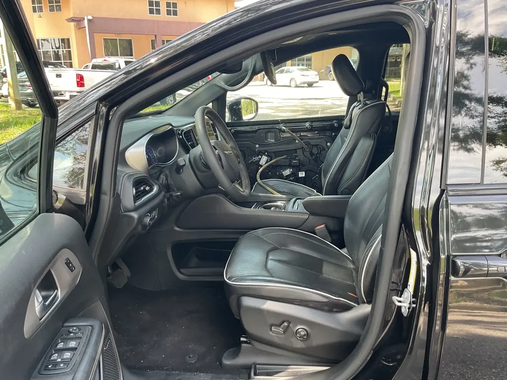 2023 CHRYSLER PACIFICA HYBRID LIMITED photo 10