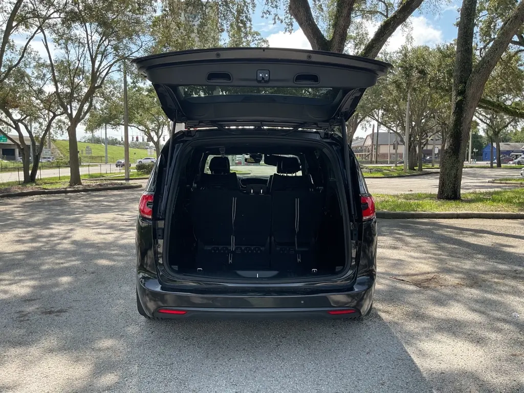 2023 CHRYSLER PACIFICA HYBRID LIMITED photo 13