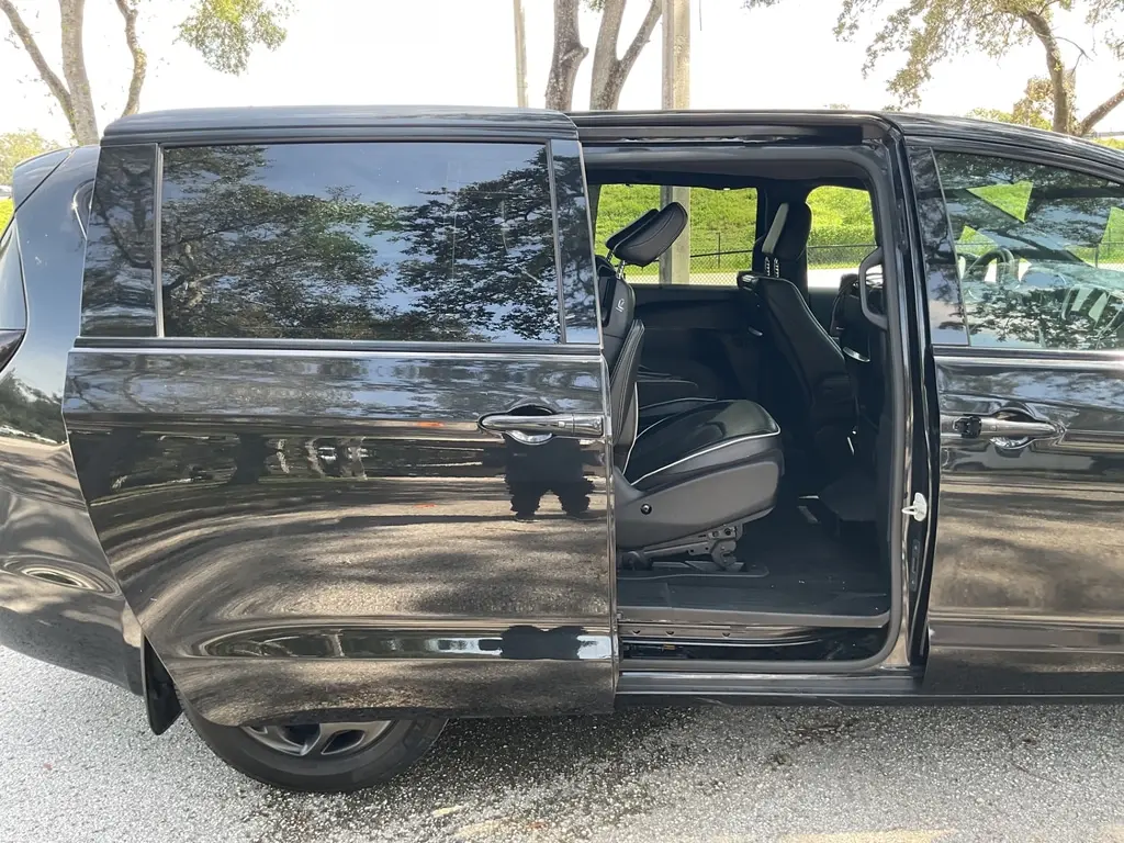 2023 CHRYSLER PACIFICA HYBRID LIMITED photo 14