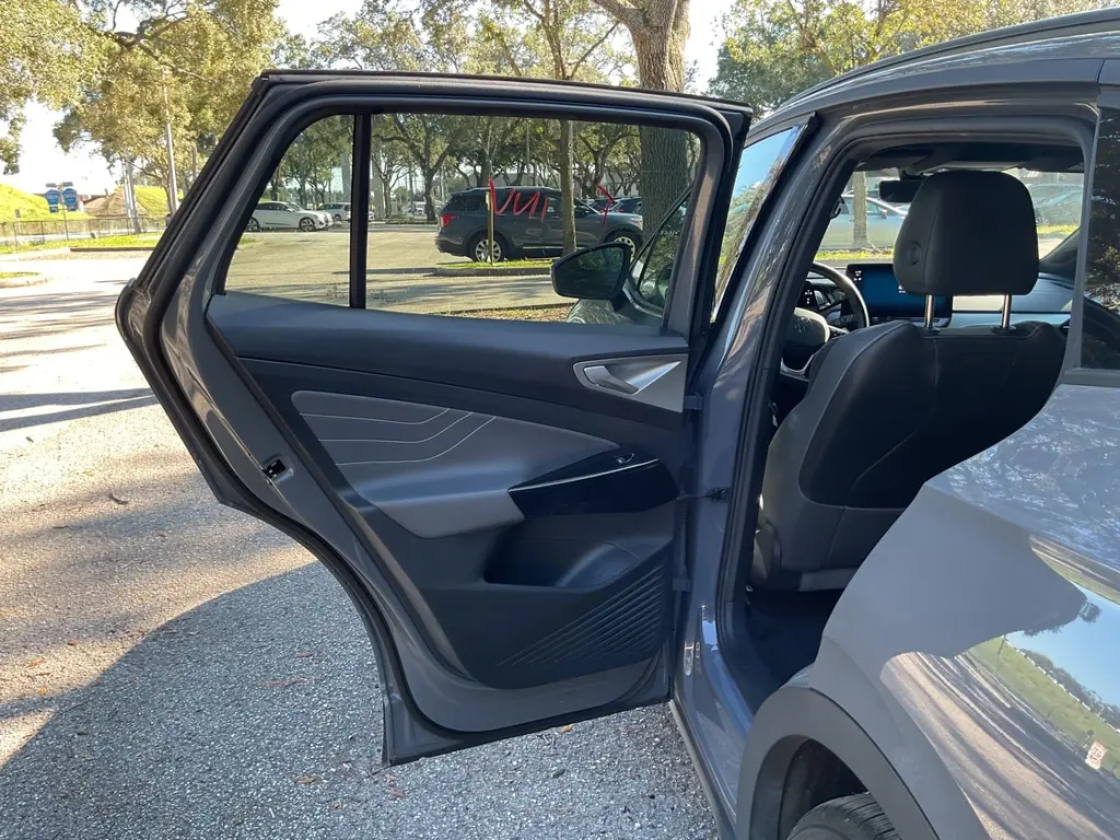 2023 VOLKSWAGEN ID.4 S photo 11