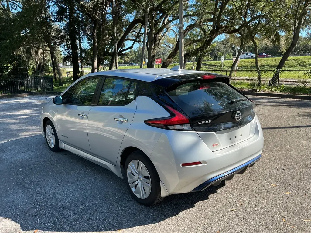 2018 NISSAN LEAF S photo 3