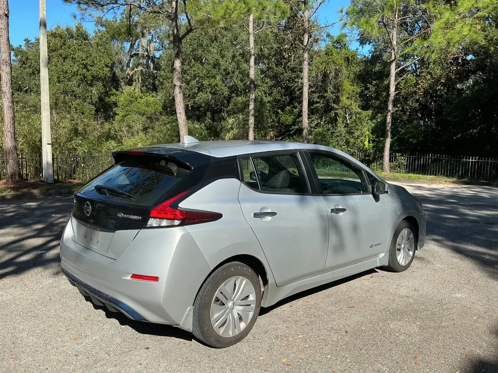 2018 NISSAN LEAF S photo 5