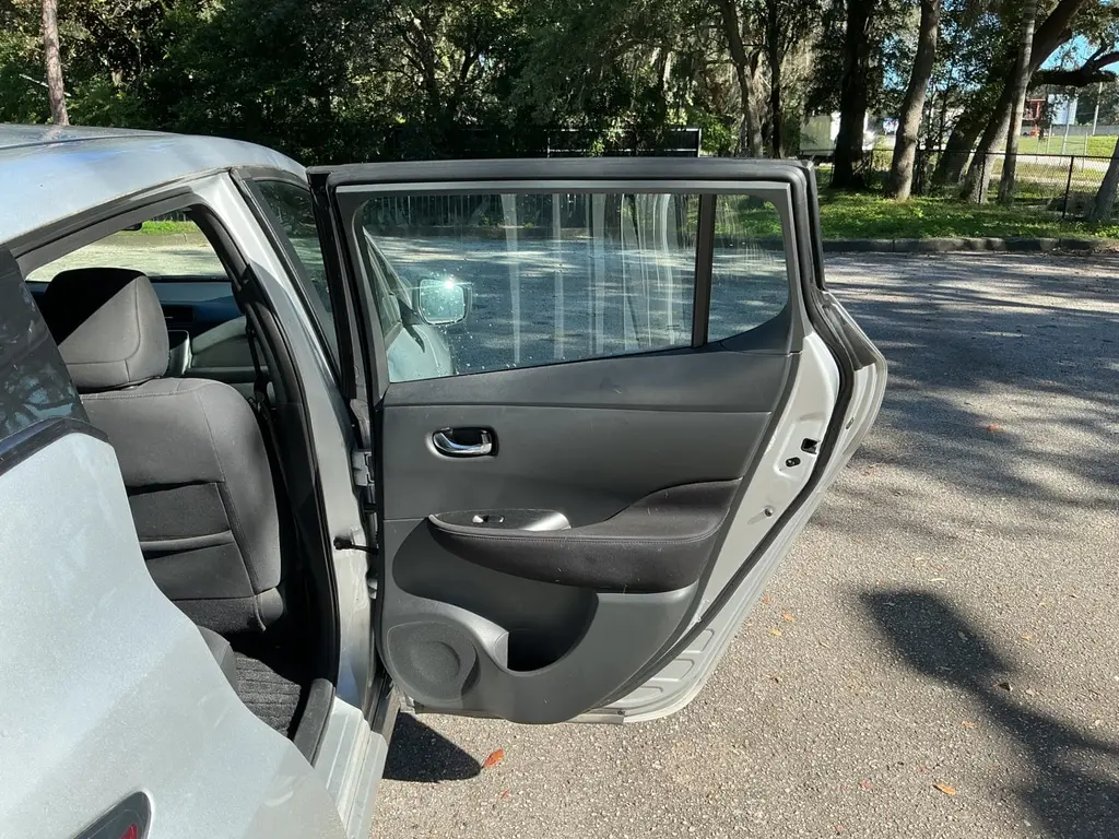 2018 NISSAN LEAF S photo 15