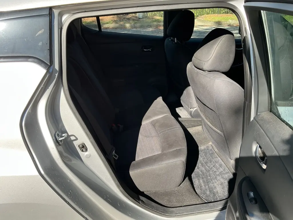 2018 NISSAN LEAF S photo 16