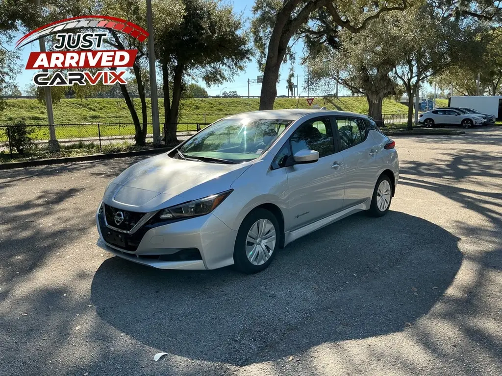 2018 NISSAN LEAF S photo 1