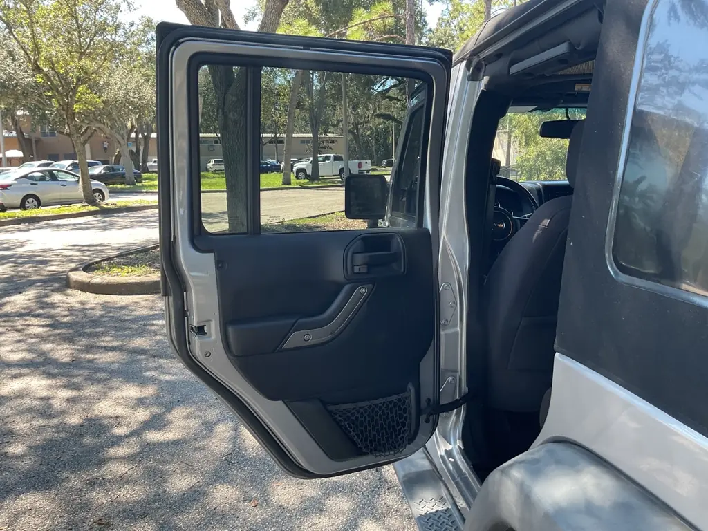 2015 JEEP WRANGLER UNLIMITED SPORT photo 11