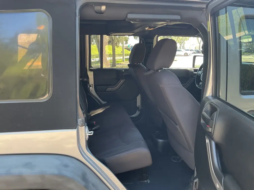 2015 JEEP WRANGLER UNLIMITED SPORT photo 16